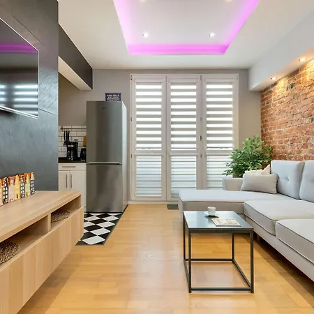 شقة Stylish With Balcony In Old Town By Renters