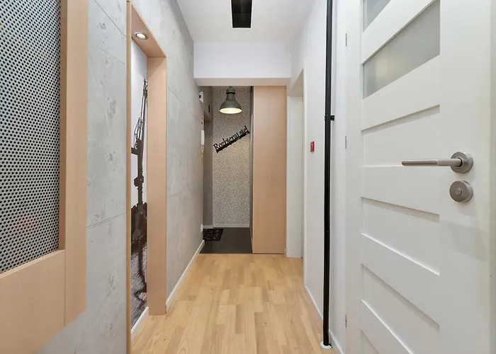 Stylish With Balcony In Old Town By Renters Apartamento *