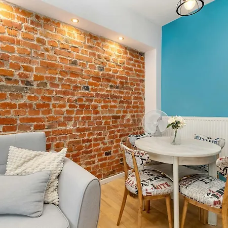 Stylish With Balcony In Old Town By Renters Lägenhet *