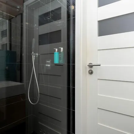 Stylish With Balcony In Old Town By Renters Lägenhet