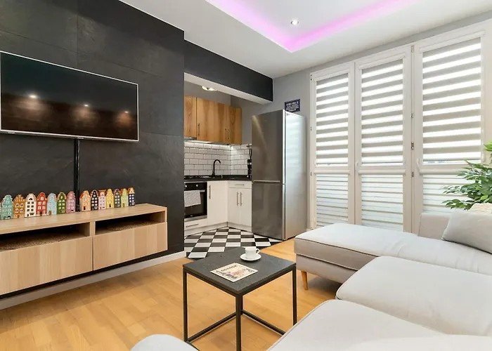 Stylish With Balcony In Old Town By Renters Gdansk