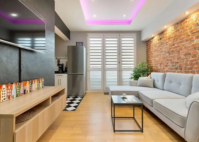 Daire Stylish With Balcony In Old Town By Renters